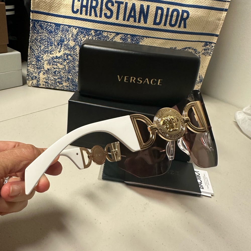 Authentic Versace Sunglasses Brand New - Picture 6 of 13